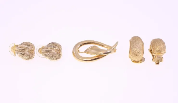 Tradera Vintage ladies clip-on earrings and metal pin brooch-2 pairs of earrings-23.4g> Smykkesæt