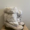 Tradera Vintage Vita fluffiga vinterstövlar storlek 38> Damesko