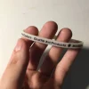 Tradera Vitt Armband Med Svart Text Från Spanska Montana - Graffiti> Armbånd