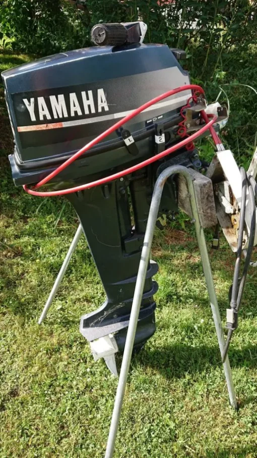 Tradera Yamaha 9.9 hk utombordare i fungerande befintligt + styrpulpet reglage, rorkult.| Både