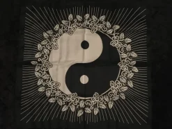 Tradera YIN YANG Mini poster flagga 51cm - Schal Sjalett Snusnäsduk Samlarobjekt> Kampsport